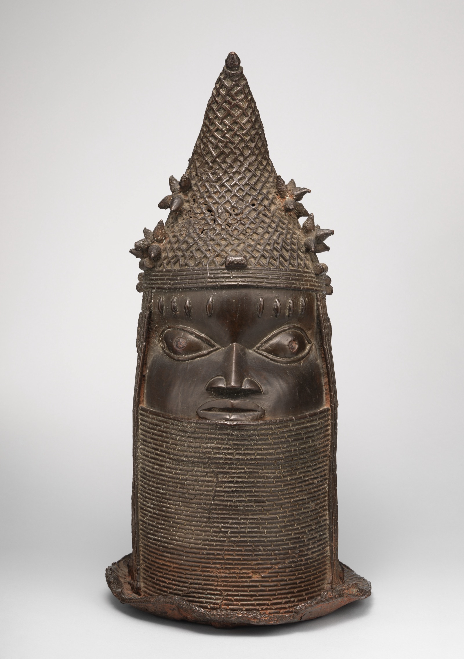 *Ùhúnmwèlaò ọ́ghé iyọ́bà (Head of a Queen Mother)*, 18th–19th century — Metropolitan Museum of Art, New York (acc. 1991.17.74). Metropolitan Museum of Art, New York. Open Access.